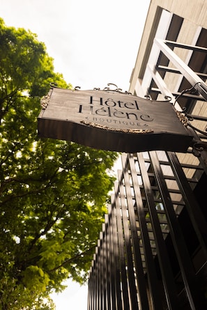 Front of property - Hotel Helene (Medellín)