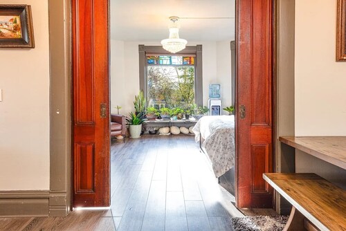 Large group in Eugene, Exquisite Historic Landmark 11Bedroom, 4.1BA, New Hot tub