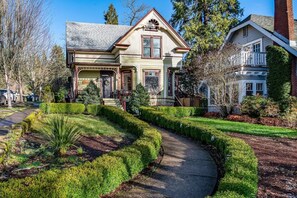 المنشأة من الخارج