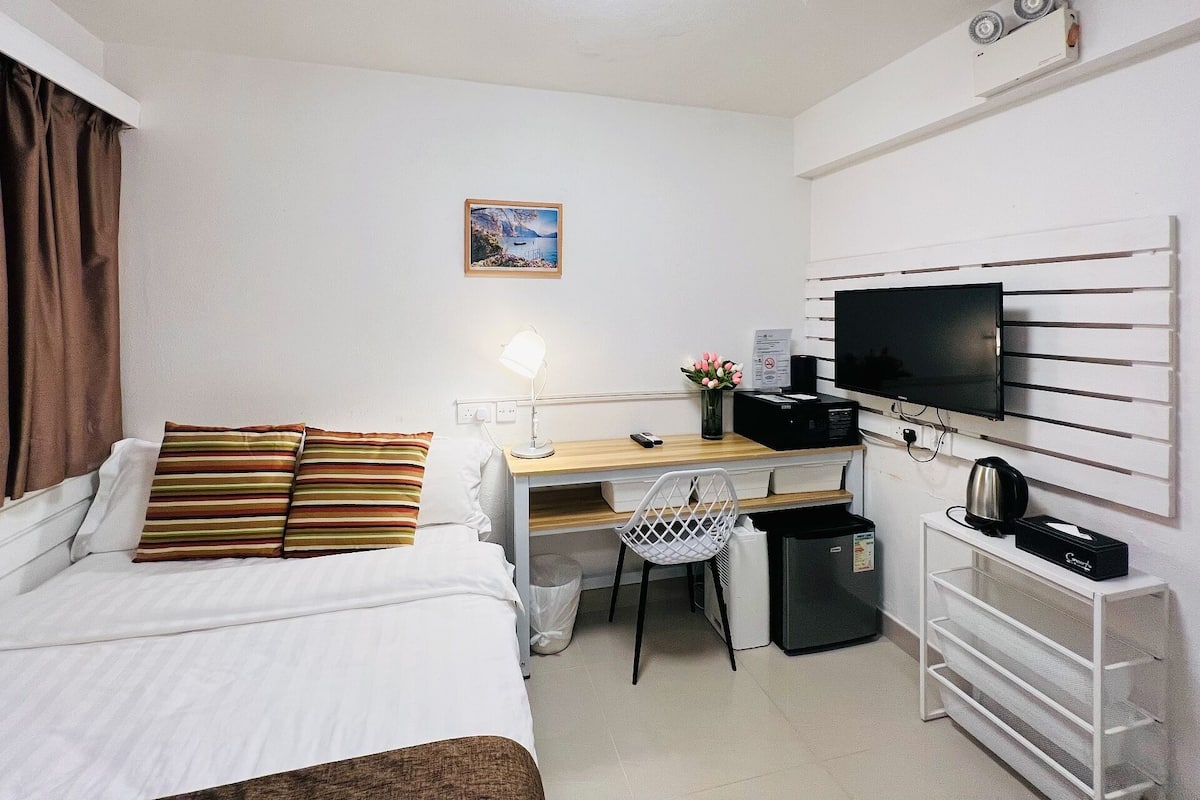 In-room safe, desk, iron/ironing board, free WiFi