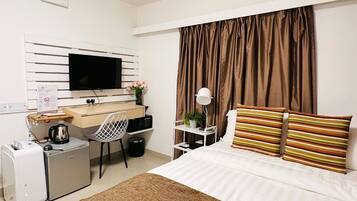 In-room safe, desk, iron/ironing board, free WiFi