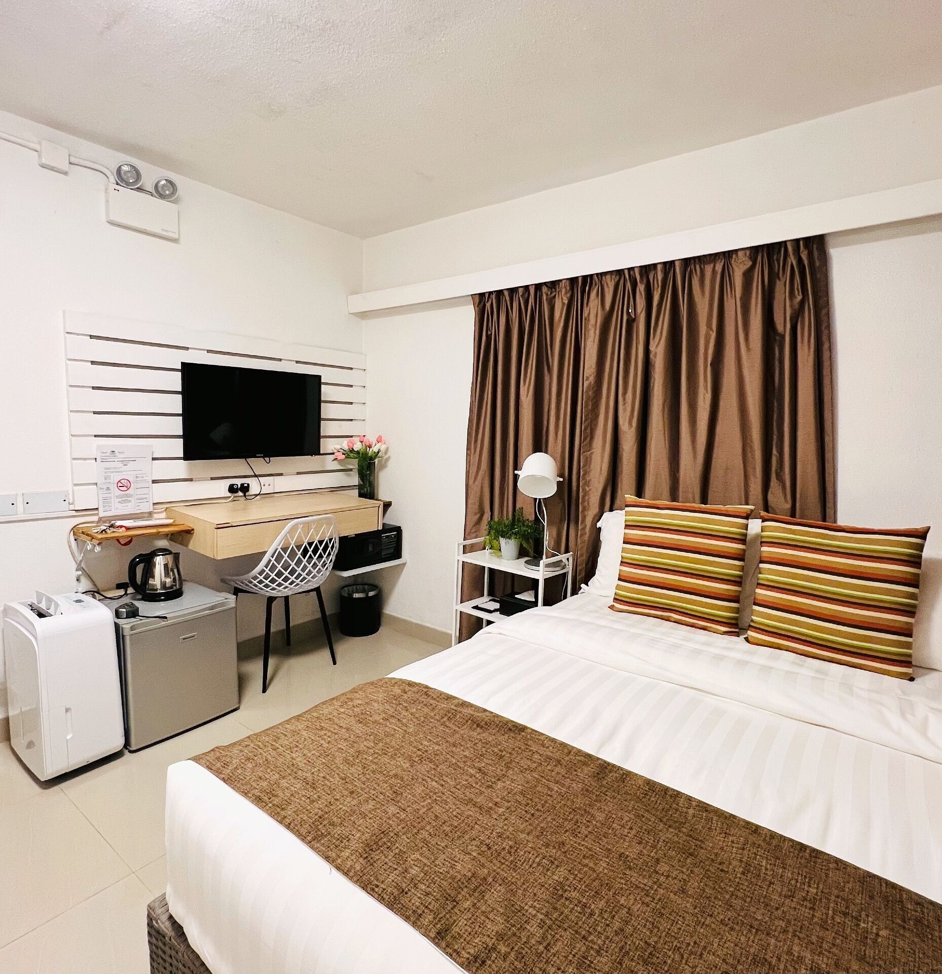 In-room safe, desk, iron/ironing board, free WiFi
