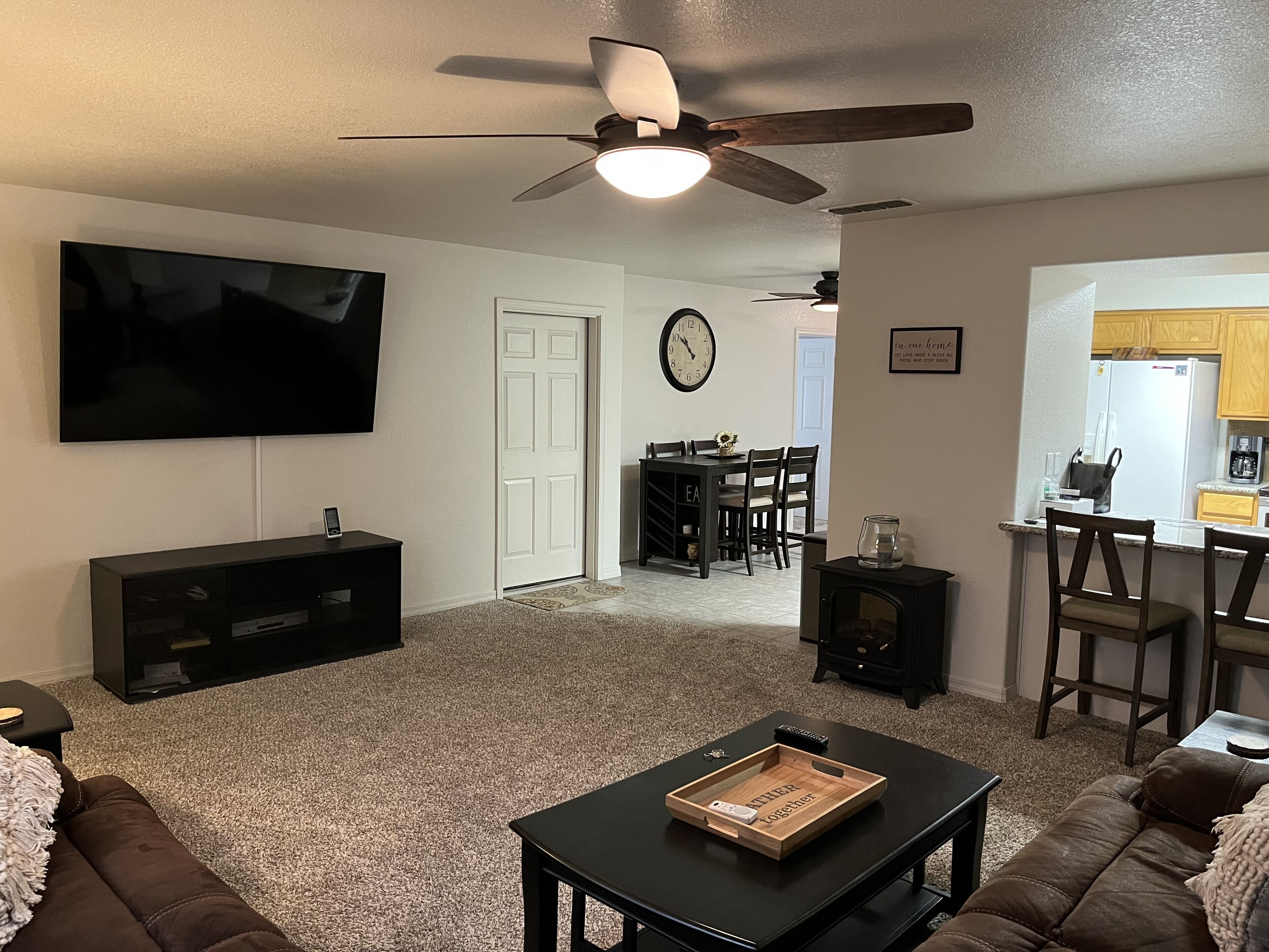Relaxing 3 Bed 2 Bath Havasu House