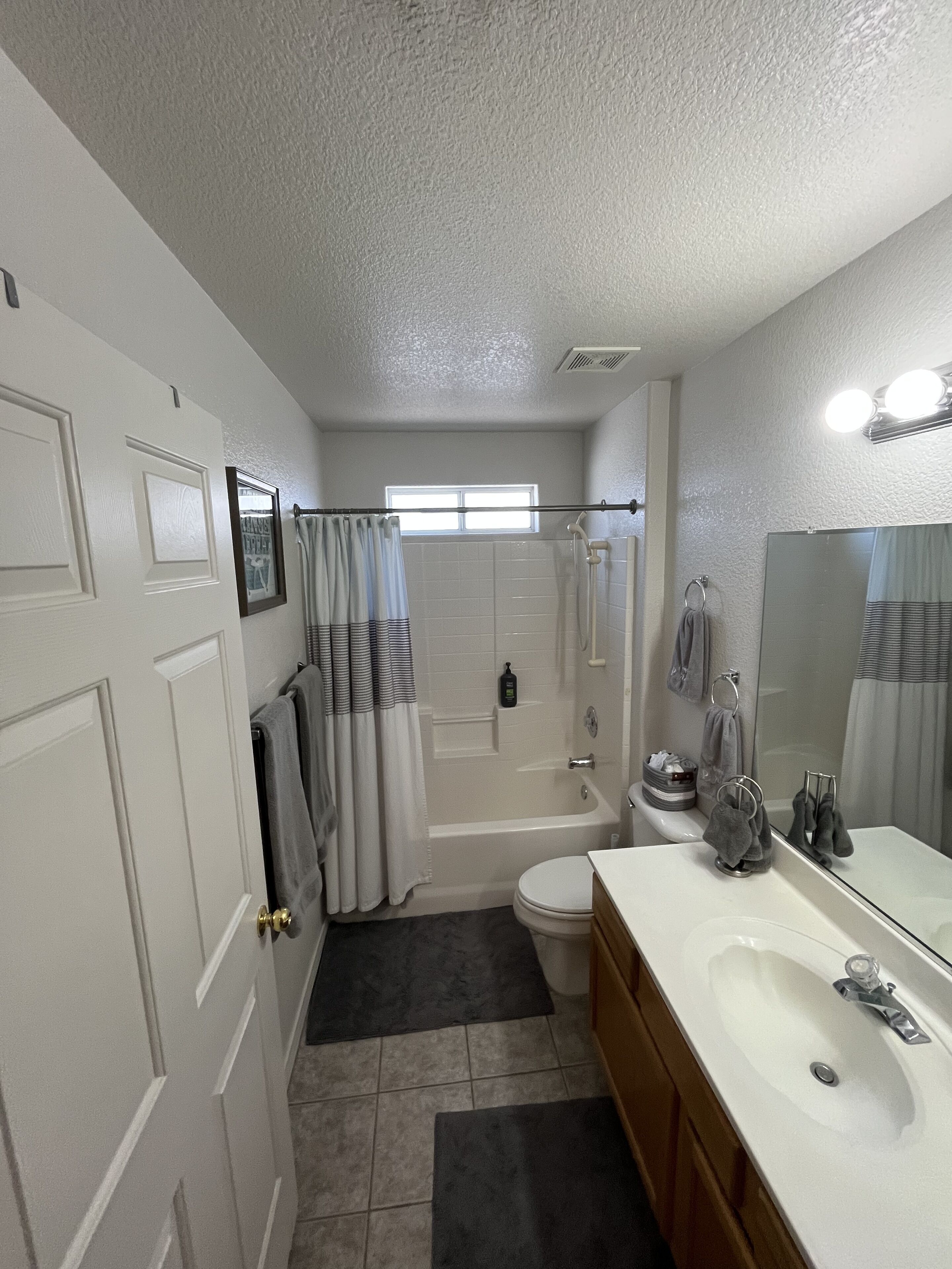 Relaxing 3 Bed 2 Bath Havasu House