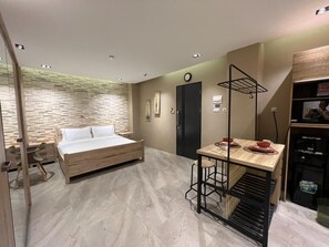 行政双人房 | 高档床上用品、迷你吧、特色装修、特色家居