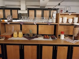 Café da manhã self-service todos os dias mediante uma taxa