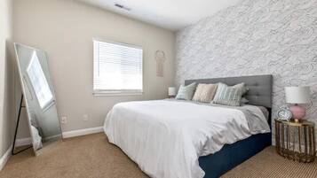 3 bedrooms, desk, iron/ironing board, travel crib