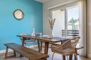 Dining - Hot tub! Beach 1 block away, Peloton, near SF and SFO airport (Pacifica)