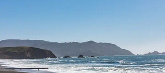 Hot tub! Beach 1 block away, Peloton, near SF and SFO airport