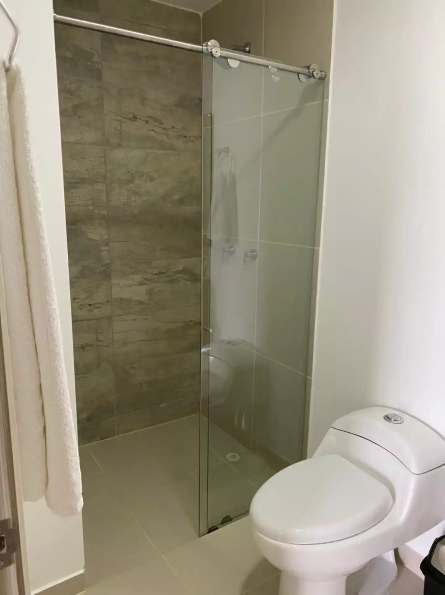 Beautiful apartment with pool and private parking