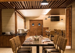 Spécialités Cuisine locale et internationale