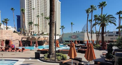 AMAZING!! F1 & STRIP View-MGM Balcony 1 Bedroom 2Bath FREE VALET! NO RESORT FEES