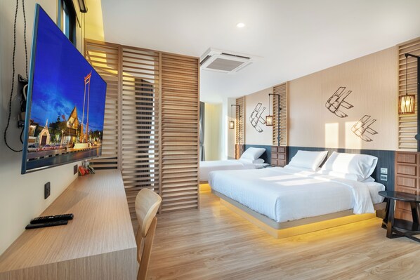 Deluxe Triple Room | Blackout drapes, free WiFi, bed sheets - Phra Nakhon Poshtel (Bangkok)