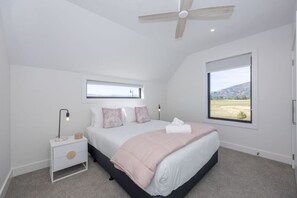 4 bedrooms, desk, iron/ironing board, WiFi