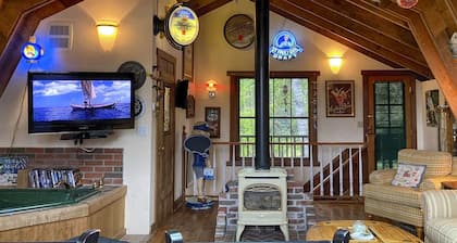 Annie`s Beach House - A historic and cozy rental just minutes away from the beach!