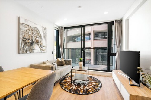 Full Amenities 1-Bedroom Studio in CBD with Pool