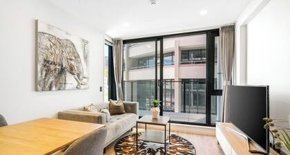 Full Amenities 1-Bedroom Studio in CBD with Pool