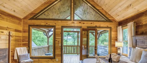 3 bedrooms, iron/ironing board, travel cot, WiFi