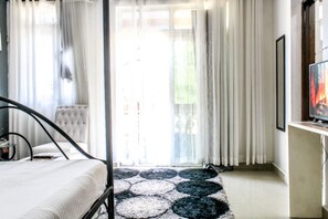 Exclusive Studio | Individually decorated, individually furnished, desk, laptop workspace
