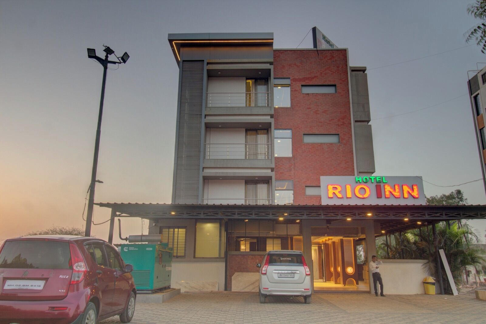 Boendets fasad - kväll/natt