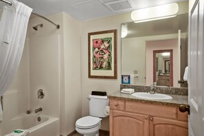 Hårføner, bidé, håndklær og såpe