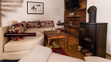 Fernseher, Kamin, DVD-Player, Tischtennisplatte