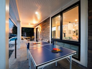 Terrace/patio - Colorful Large City Gatherings (Arlington)