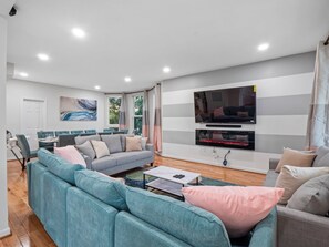 TV, fireplace - Colorful Large City Gatherings (Arlington)