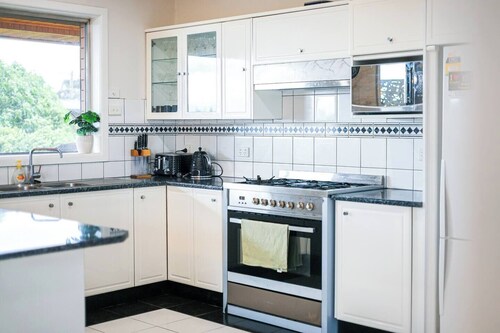 Doncaster Brick Family Home up to 9ppl Netflix Parking Wifi