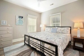 4 bedrooms, internet, bed sheets