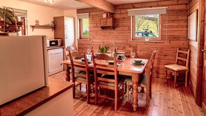 Hus, 3 soverom | Eget kjøkken | Høy barnestol og fryser