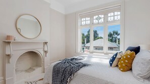 5 室のベッドルーム、旅行用ベビーベッド、WiFi (無料)、ベッドシーツ