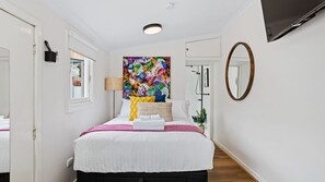 5 bedrooms, travel cot, free WiFi, bed sheets