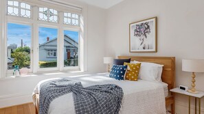 5 bedrooms, travel crib, free WiFi, bed sheets