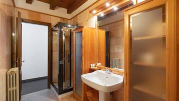 Departamento | Baño | Amenidades de baño gratuitas, secadora de cabello, bidet, toallas
