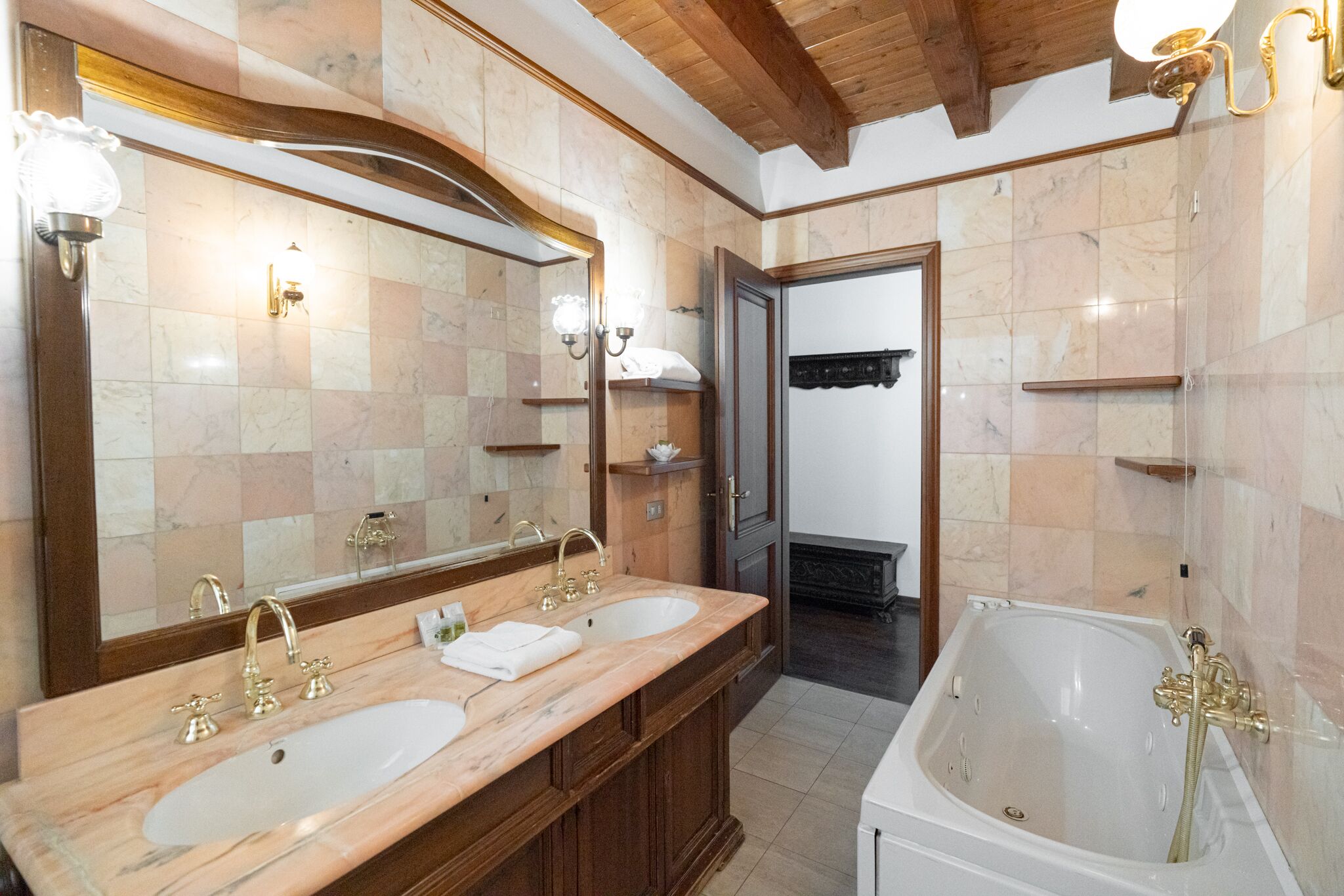 Lägenhet | Badrum | Gratis toalettartiklar, hårtork, bidé och handdukar