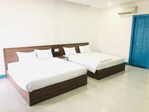 Family Quadruple Room | Soundproofing, free WiFi, bed sheets - An's family homestay (Da Nang)