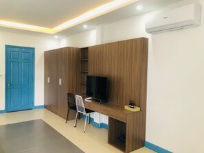 Family Quadruple Room | Soundproofing, free WiFi, bed sheets - An's family homestay (Da Nang)