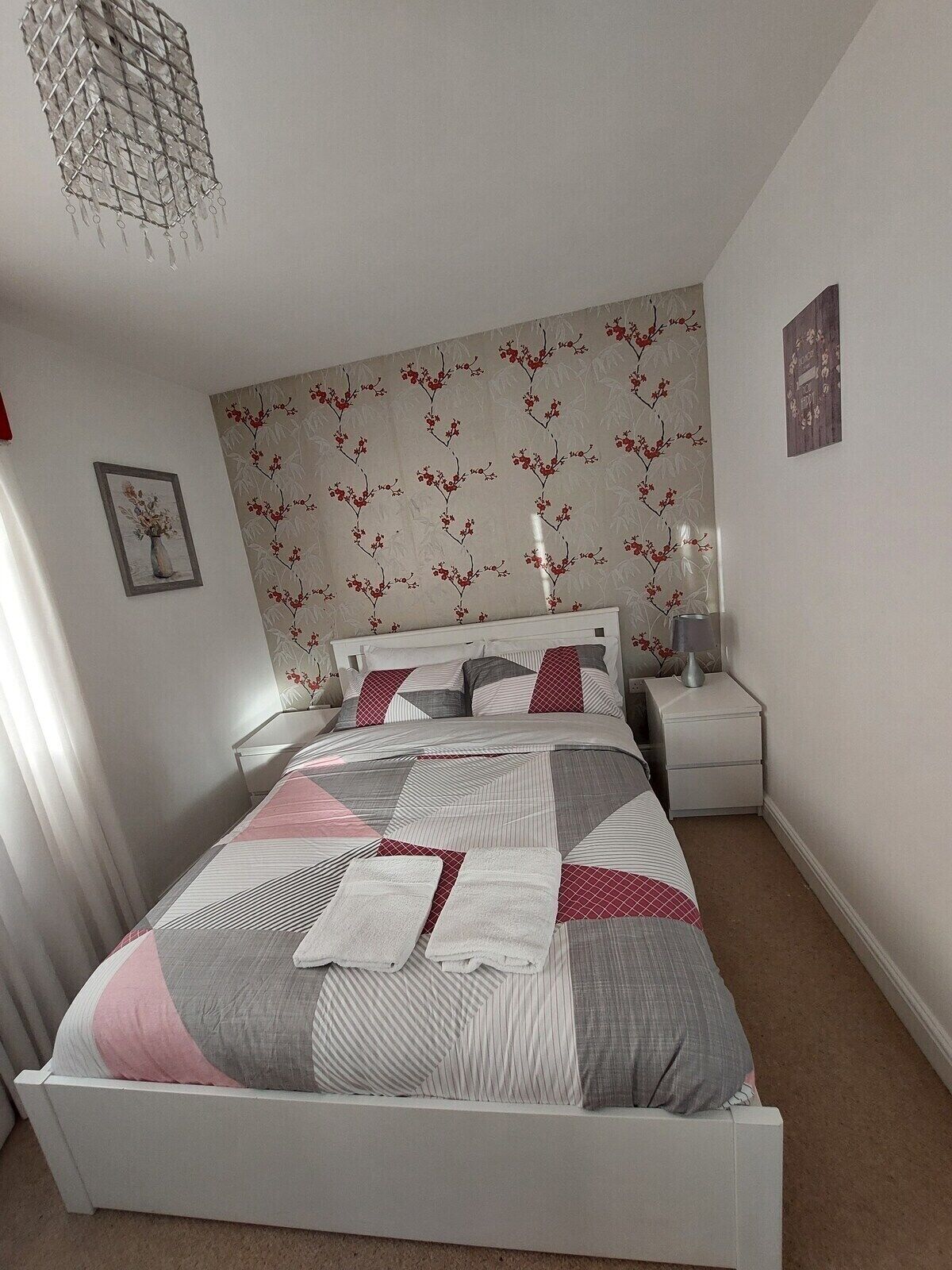 4 bedrooms, iron/ironing board, free WiFi, bed sheets