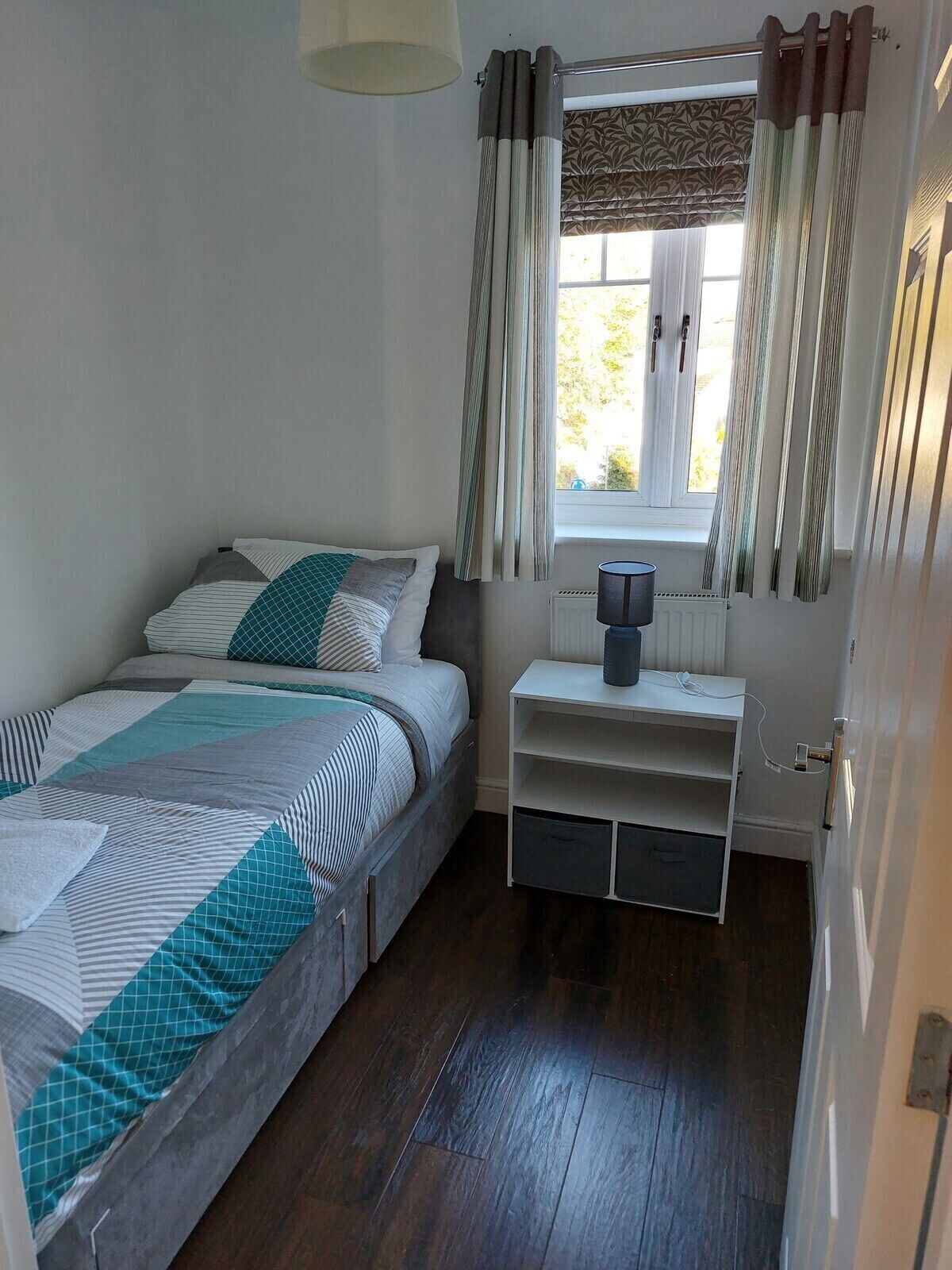 4 slaapkamers, een strijkplank/strijkijzer, gratis wifi, beddengoed
