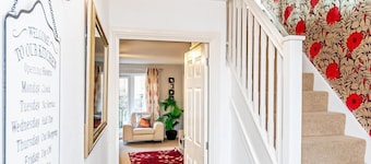 Spacious 4 Bed house with parking and garden