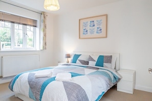 4 bedrooms, iron/ironing board, free WiFi, bed sheets