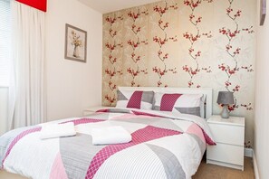 4 bedrooms, iron/ironing board, free WiFi, bed sheets
