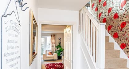 Spacious 4 Bed house with parking and garden