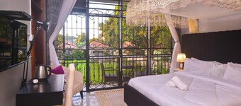 HUTLAND HOTEL