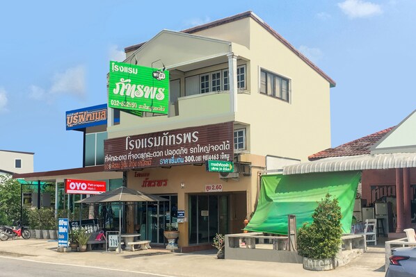 Front of property - OYO 499 Pattaraporn Hotel (Pranburi)