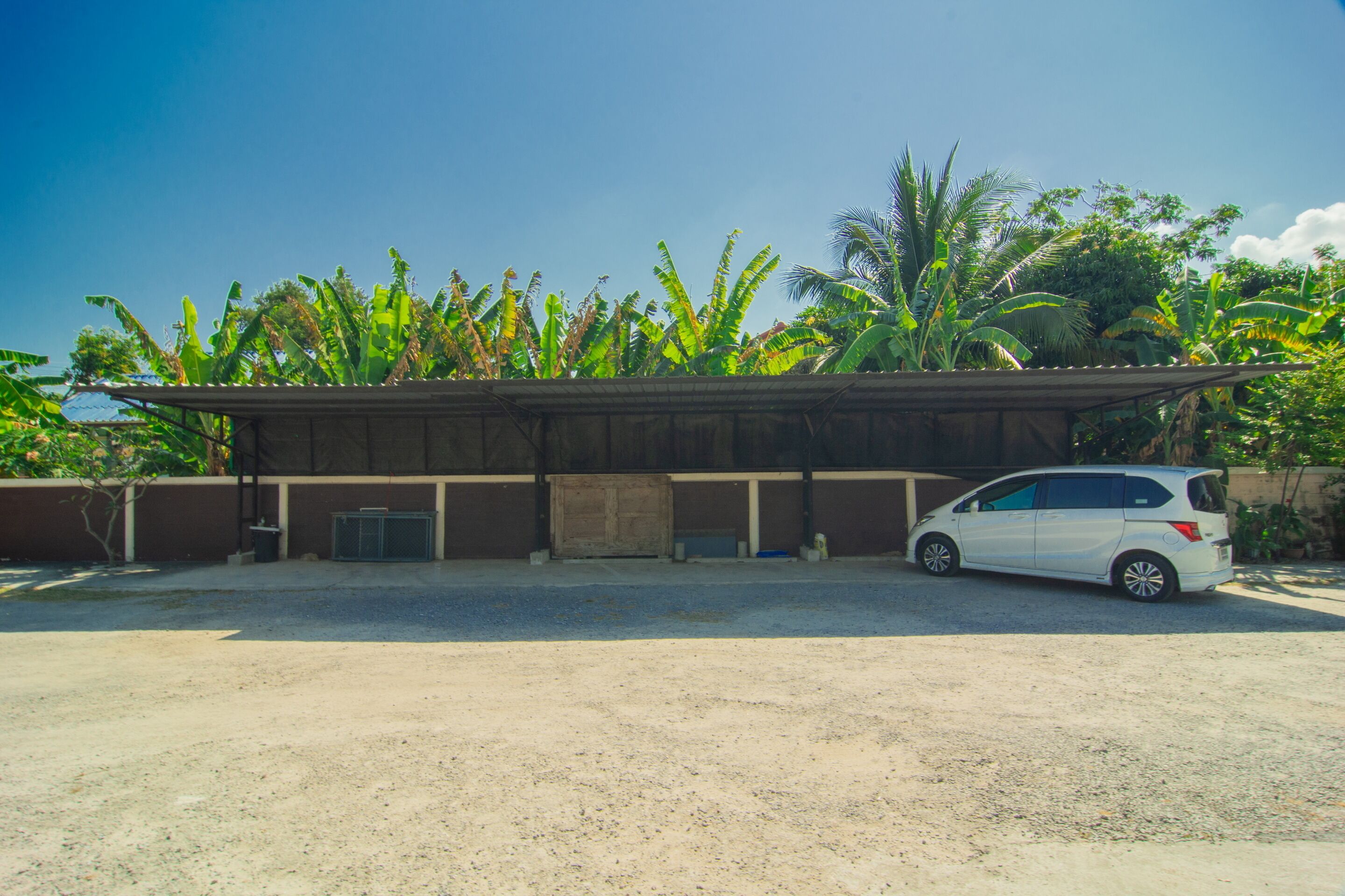 مواقف سيارات مجانية