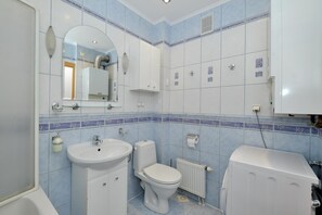 Haartrockner, Handtücher, Toilettenpapier
