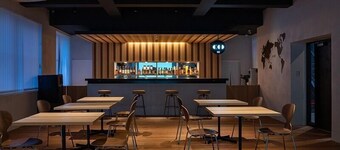 En Hostel Bar & Community Lounge