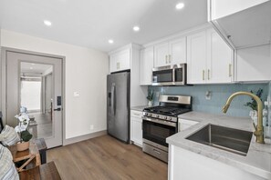 Microwave, stovetop, dishwasher, coffee/tea maker - The Farmhouse Retreat (Midway City)